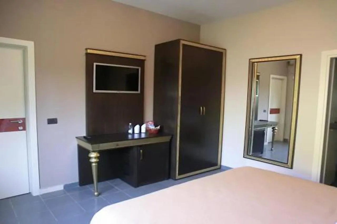 Old Town Rooms Tirana 2*,