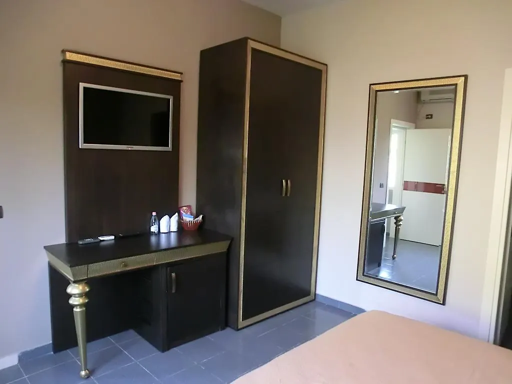 Old Town Rooms Tirana 2*,